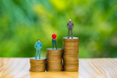 Minyatür insanlar, küçük rakamlar işadamları ve kadın üstüne 