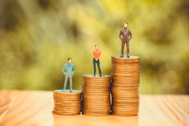 Minyatür insanlar, küçük rakamlar işadamları ve kadın üstüne 