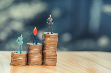 Minyatür insanlar, küçük rakamlar işadamları ve kadın üstüne 