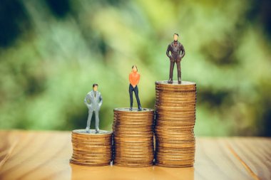 Minyatür insanlar, küçük rakamlar işadamları ve kadın üstüne 