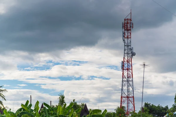 Cep ve iletişim sistemi kule mavi ile anten