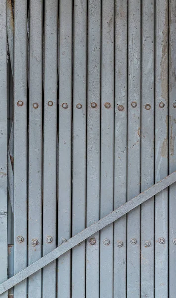 Vintage Shutter porta, velho ferro enferrujado portões de correr . — Fotografia de Stock