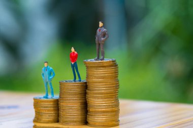 Minyatür insanlar, küçük rakamlar işadamları ve kadın üstüne 