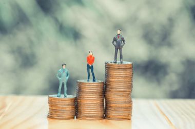 Minyatür insanlar, küçük rakamlar işadamları ve kadın üstüne 