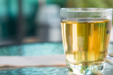 Portre, bir fincan çay tablo.