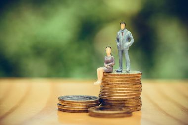 Minyatür insanlar, küçük rakamlar işadamları ve kadın üstüne 