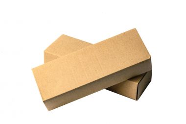 İki uzun öğeler için kahverengi karton kutu paket. Mockup, izole