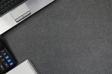 Dizüstü bilgisayar ya da defter ve diğer aygıt, hesap makinesi ve değil