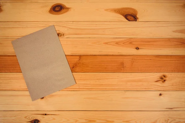 Κάτοψη του κενό φάκελο καφέ τραπέζι ξύλινο γραφείο με αντίγραφο — Φωτογραφία Αρχείου