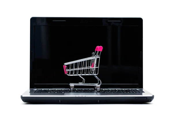 Shopping cart eller stormarknad vagn med laptop anteckningsboken på iso — Stockfoto