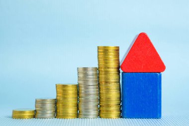 Adım ile ev ahşap şeklinde sikke yığını, gayrimenkul inve model