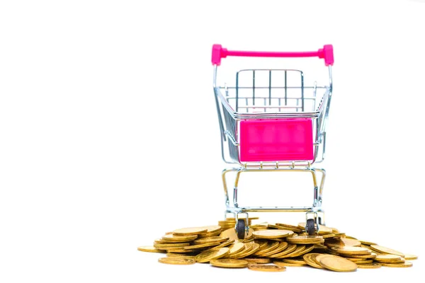 Стек монет і кошик для покупок або візок для супермаркетів на білому — стокове фото