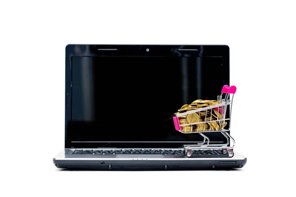 Shopping cart eller stormarknad vagn med laptop notebook isolat — Stockfoto