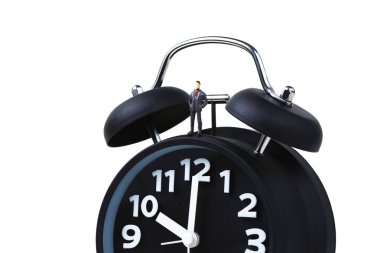 Şekil minyatür işadamı veya alarm ile duran küçük insanlar