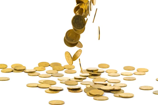 Vallende gouden munten geld geïsoleerd op de witte achtergrond, beh — Stockfoto