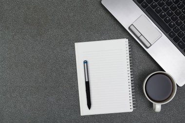 Dizüstü bilgisayar ya da defter, Not ve kahve çalışma t