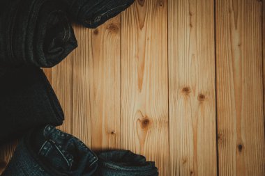 Rulo Frayed kot pantolon ya da ahşap zor bir kot denim koleksiyonunda