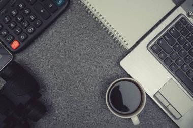 Dizüstü bilgisayar ya da dizüstü bilgisayar ve diğer aygıt, hesap makinesi ve Kupası