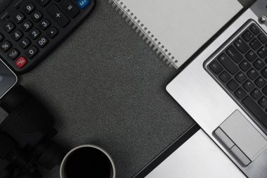 Dizüstü bilgisayar ya da dizüstü bilgisayar ve diğer aygıt, hesap makinesi ve Kupası