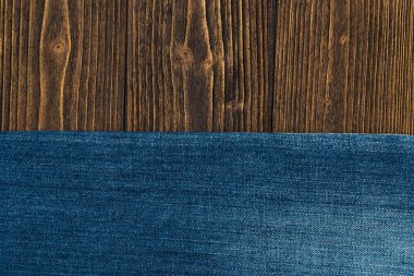 Kaba kara tahta günü yıpranmış kot pantolon ya da kot denim koleksiyonu