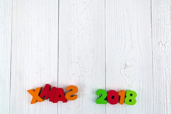 Xmas 2018 colorful wooden text on white wooden desk with Christm — Stock Photo, Image