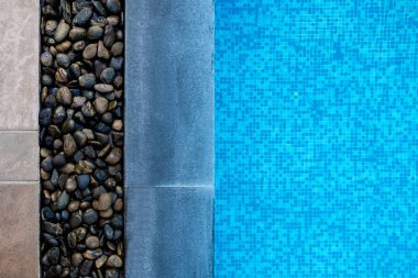 Yüzme Havuzu ile mavi mozaik karolar inci alt kenarına