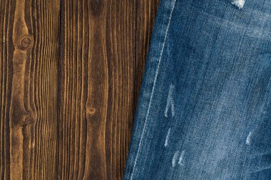 Kaba kara tahta günü yıpranmış kot pantolon ya da kot denim koleksiyonu