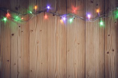 Süslü sinyal Işık Ampüller ya da çelenk ve çelenk ahşap masa f