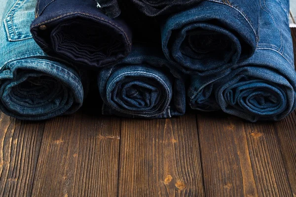 Roll Frayed farmer vagy blue jeans farmer kollekció durva sötét w — Stock Fotó