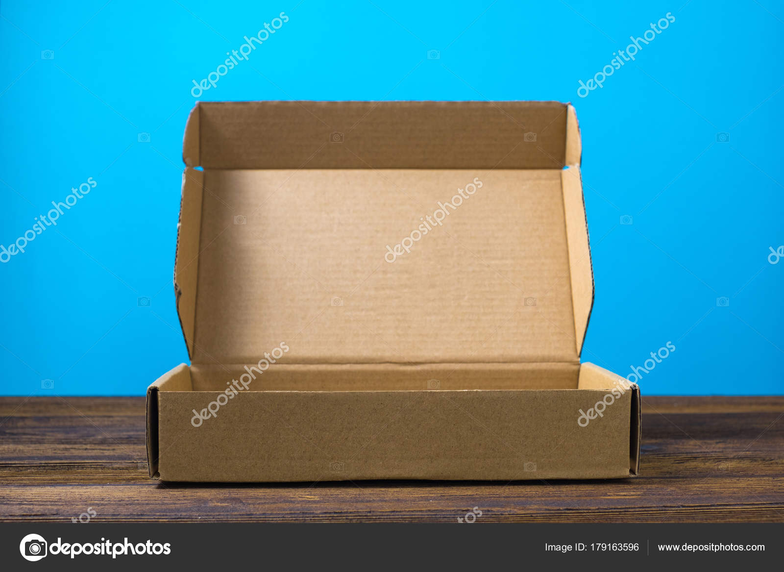 Download Empty closed brown cardboard box for mock up on dark ...