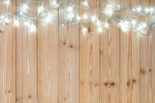 Süslü sinyal Işık Ampüller ya da çelenk ve çelenk ahşap masa f