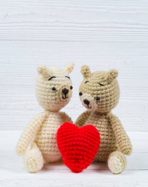 Çift oyuncak ayı kırmızı kalpli wh el yapımı örgü tığ işi