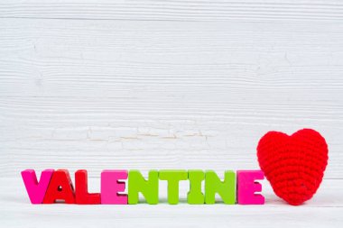 Sevgililer Metin ve kalp üzerinde WHI örgü kırmızı Sevgililer kartı