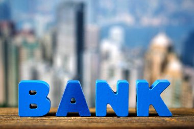 Şehir şehir ve office ile en iyi ahşap çalışma masa üzerinde banka metin 