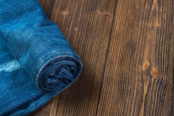 Roll Frayed jeans o azul colección de vaqueros vaqueros en bruto w oscuro — Foto de Stock