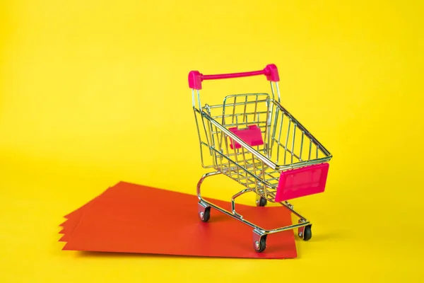 Shopping cart eller stormarknad vagn och Tom röd omsluta på ni — Stockfoto