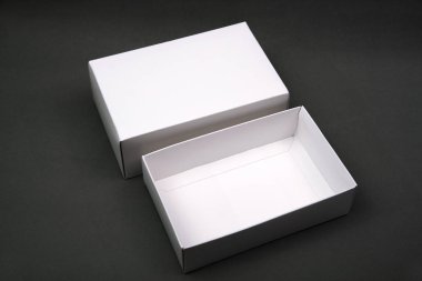Boş paket beyaz karton kutu veya gri b ürün için tepsi