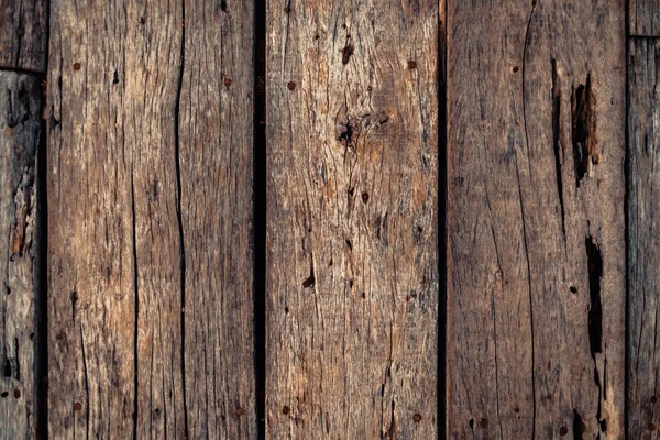Textura din lemn maro inchis cu fundal natural dungat — Fotografie, imagine de stoc