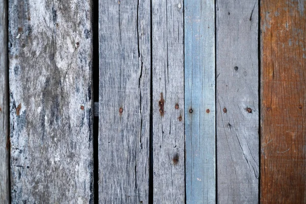 Mörkt brunt trä textur med naturlig randigt mönster bakgrund — Stockfoto