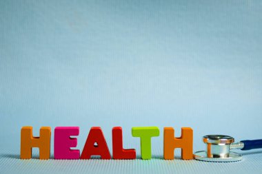 Metin sağlıklı alfabesi ile stetoskop, sağlıklı ve sağlık 