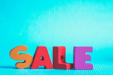 Satılık mavi renkli ahşap metin arka plan kopya alanı ile sh