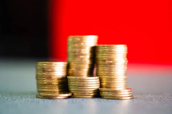 Monedas Apiladas Sobre Mesa Negocio Concepto Marketing —  Fotos de Stock