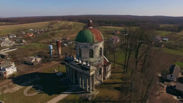 Wunderschöne Katholische Kirche Luftaufnahme Katholische Kirche Dorf Pidgirci Lwiwer Gebiet — Stockvideo