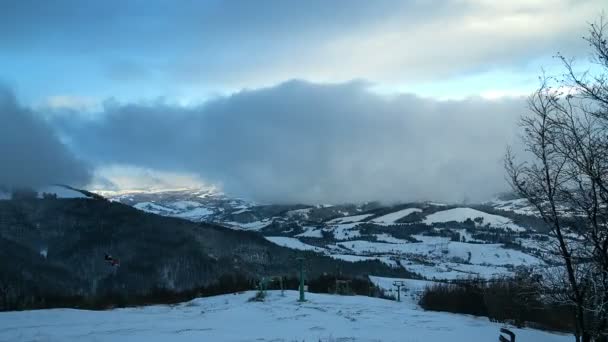 Skilift Den Bergen Zeitraffer Lift Einem Dramatischen Himmel Den Bergen — Stockvideo