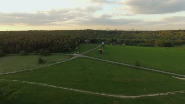 Fliegen Die Windmühlen Pirogovo Luftaufnahme Alter Windmühlen Windmühlen Pirogovo Bei — Stockvideo