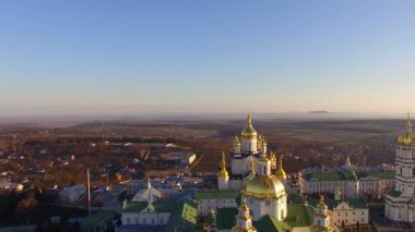 Hava Pochaev Manastırı, Ortodoks Kilisesi Ukrayna, Pochayiv Lavra sabah, şafak Kilisesi'nin havadan görünümü
