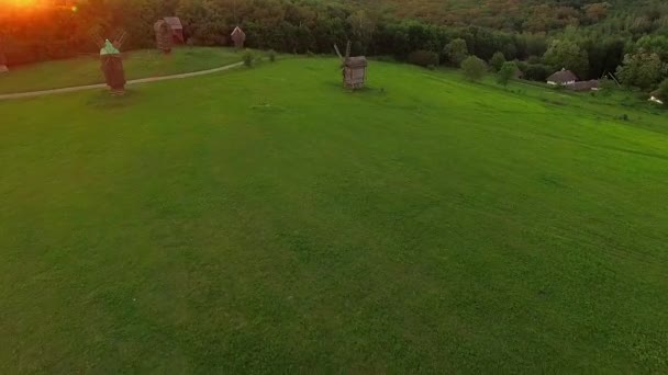 Molinos Viento Pirogovo Atardecer Vista Aérea Viejos Molinos Viento Molinos — Vídeo de stock