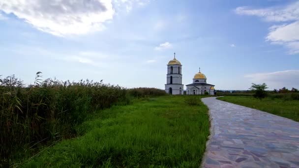 Camino Lapso Tiempo Iglesia Iglesia Transfiguración Pueblo Gusinets Ucrania Lapso — Vídeo de stock