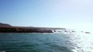 Pasifik Okyanusu'nun kayalık kıyılarının havadan görünümü, Montana de oro'daki Okyanus kıyısı, Montana de Oro State Park'ın havadan görünümü, Kaliforniya, Montana de Oro State Park'taki blöflerden kıyı şeridi, Kaliforniya