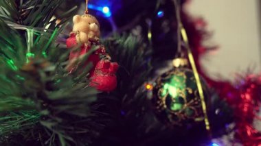 Noel oyuncak ayısı, Noel arkaplanı, Noel ağacındaki Noel oyuncağı